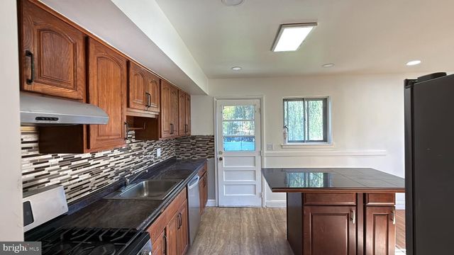 24 VISTA RD, Hamilton, NJ 08690