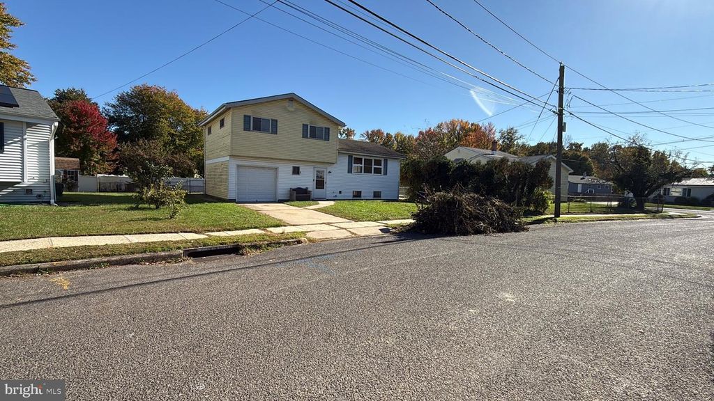 24 VISTA RD, Hamilton, NJ 08690