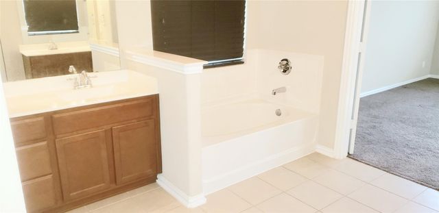 8723 W Crescent Lake Circle, Baytown, TX 77521
