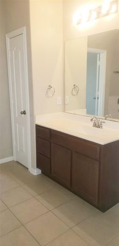 8723 W Crescent Lake Circle, Baytown, TX 77521