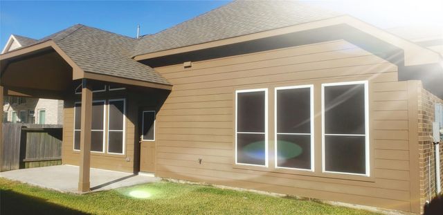 8723 W Crescent Lake Circle, Baytown, TX 77521