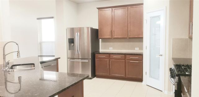 8723 W Crescent Lake Circle, Baytown, TX 77521
