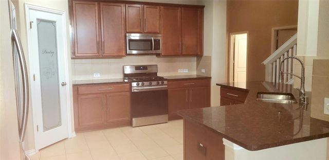 8723 W Crescent Lake Circle, Baytown, TX 77521