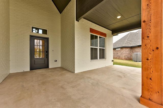 2405 Crystal Creek Drive, Yukon, OK 73099