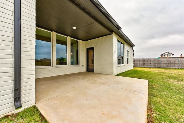 2405 Crystal Creek Drive, Yukon, OK 73099