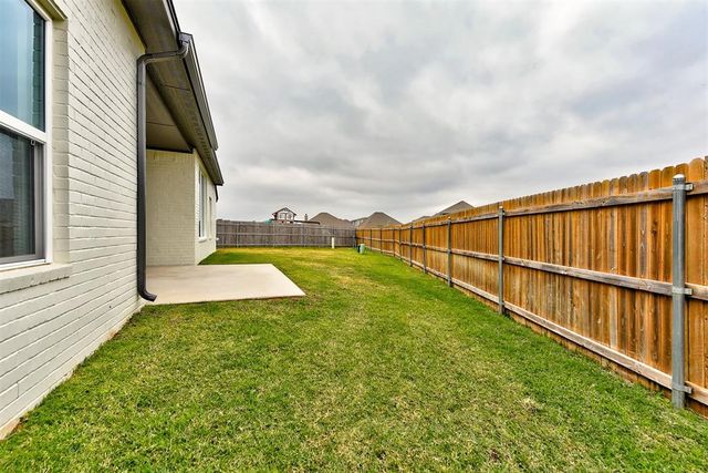 2405 Crystal Creek Drive, Yukon, OK 73099
