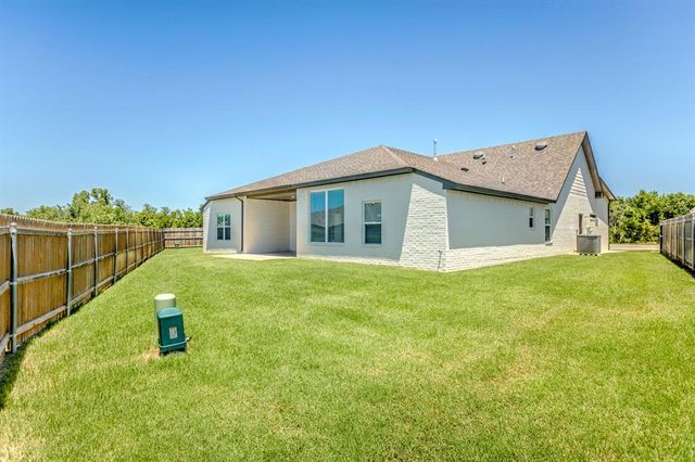 2405 Crystal Creek Drive, Yukon, OK 73099