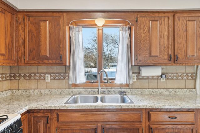 819 Johnson St, Anoka, MN 55303