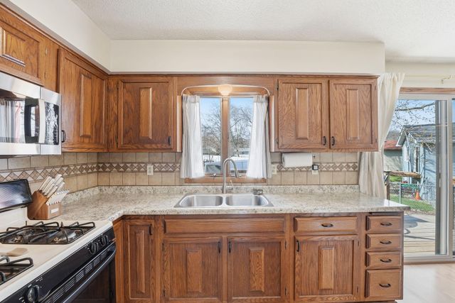 819 Johnson St, Anoka, MN 55303