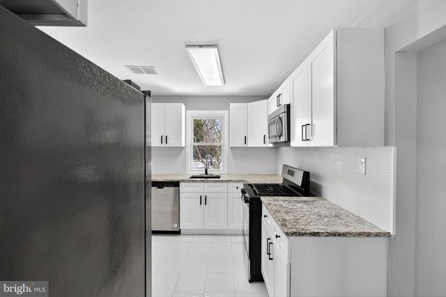 5 CHARLES AVE, Blackwood, NJ 08012