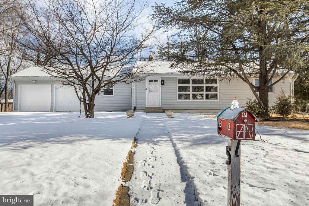 5 CHARLES AVE, Blackwood, NJ 08012