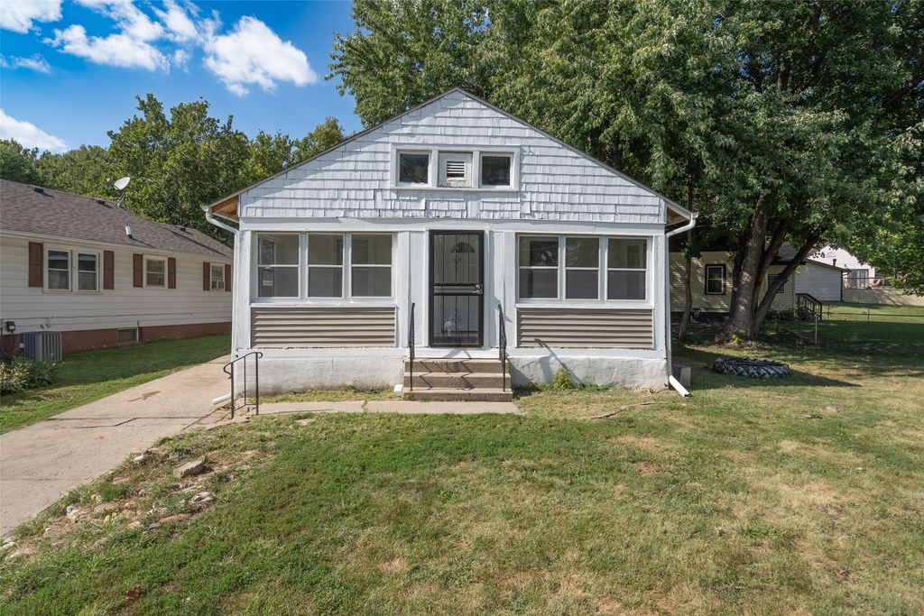 1602 Wilson Avenue, Des Moines, IA 50316
