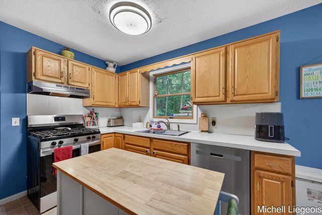 3325 S Riverwood Drive, Twin Lake, MI 49457