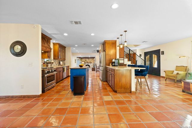 5678 Circle Oak, Bulverde, TX 78163