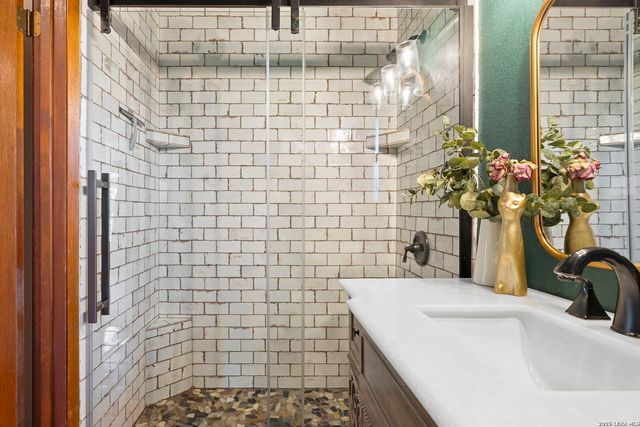 5678 Circle Oak, Bulverde, TX 78163