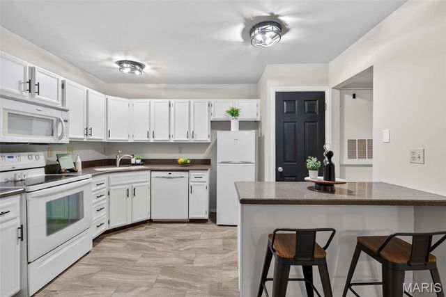 2331 Kratky Road E, St Louis, MO 63114