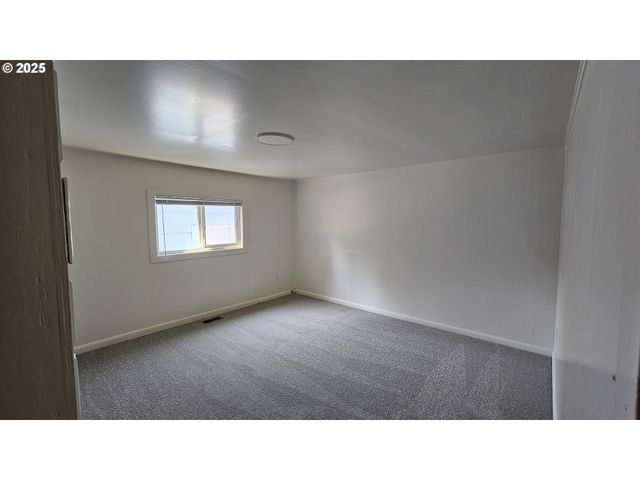 47861 COMMERCIAL St, Oakridge, OR 97463