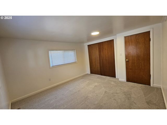 47861 COMMERCIAL St, Oakridge, OR 97463