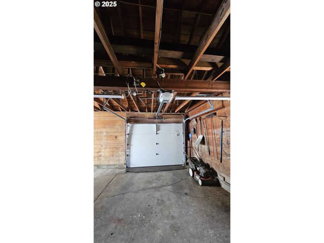 47861 COMMERCIAL St, Oakridge, OR 97463