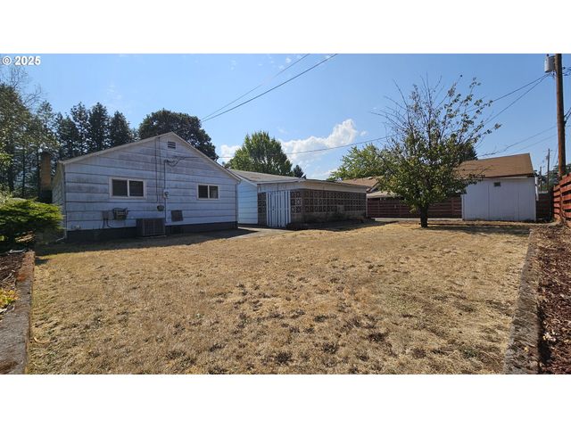 47861 COMMERCIAL St, Oakridge, OR 97463