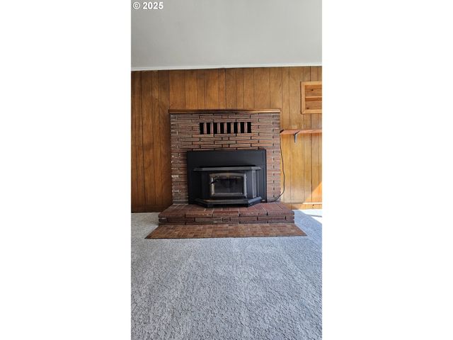 47861 COMMERCIAL St, Oakridge, OR 97463