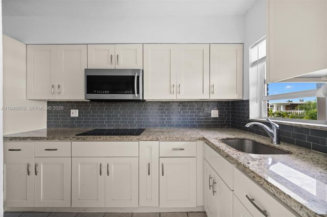 141 NE 10th Ave 26C, Hallandale Beach, FL 33009