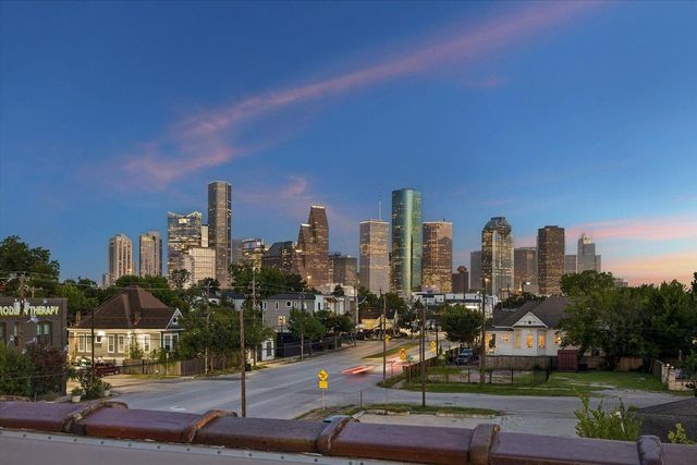 1719 Houston Avenue, Houston, TX 77007