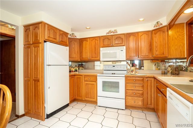 17 Mayberry Drive East, Cheektowaga, NY 14227