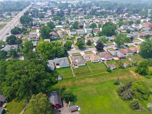 17 Mayberry Drive East, Cheektowaga, NY 14227