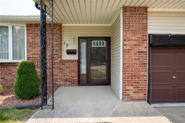 17 Mayberry Drive East, Cheektowaga, NY 14227
