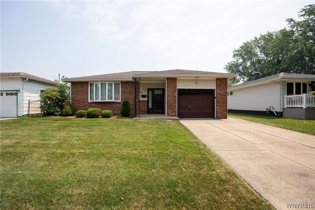 17 Mayberry Drive East, Cheektowaga, NY 14227