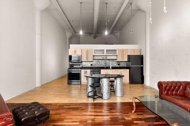 60 E Spring Street, 317, Columbus, OH 43215