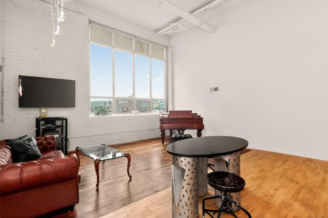 60 E Spring Street, 317, Columbus, OH 43215