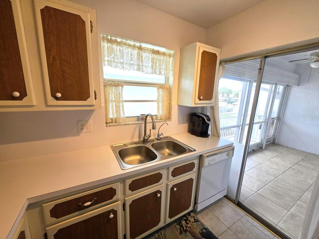 2100 NE 38th Street 219, Lighthouse Point, FL 33064