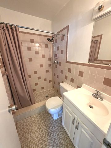 2100 NE 38th Street 219, Lighthouse Point, FL 33064