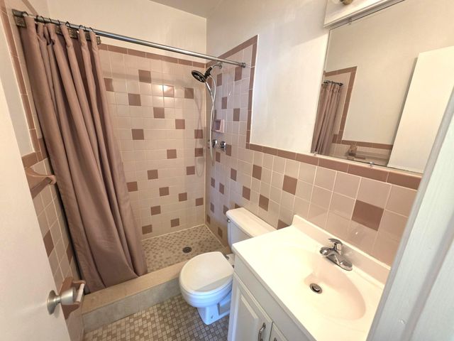 2100 NE 38th Street 219, Lighthouse Point, FL 33064