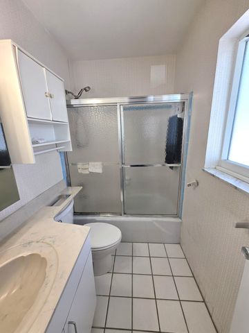 2100 NE 38th Street 219, Lighthouse Point, FL 33064