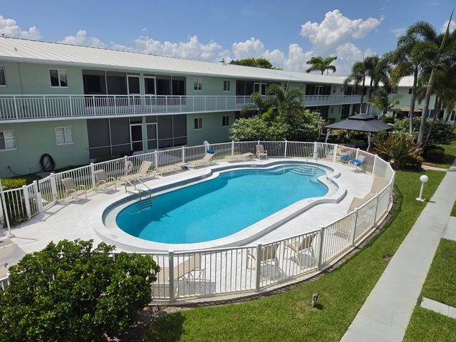 2100 NE 38th Street 219, Lighthouse Point, FL 33064