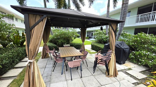 2100 NE 38th Street 219, Lighthouse Point, FL 33064