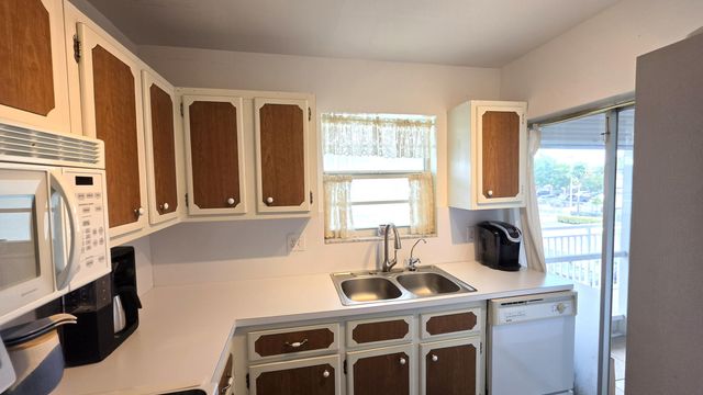 2100 NE 38th Street 219, Lighthouse Point, FL 33064