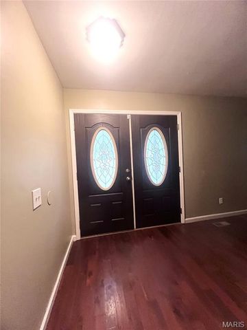 5891 Sir Edward Lane, Florissant, MO 63033
