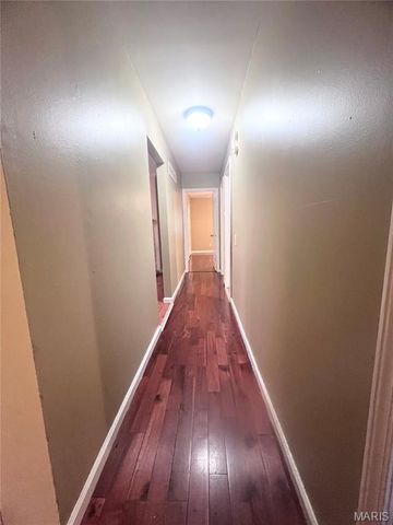 5891 Sir Edward Lane, Florissant, MO 63033