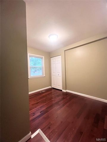 5891 Sir Edward Lane, Florissant, MO 63033