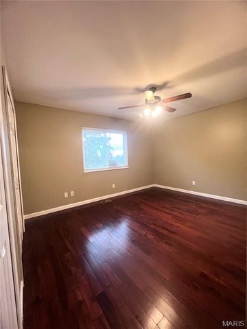 5891 Sir Edward Lane, Florissant, MO 63033