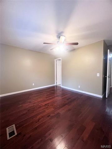 5891 Sir Edward Lane, Florissant, MO 63033