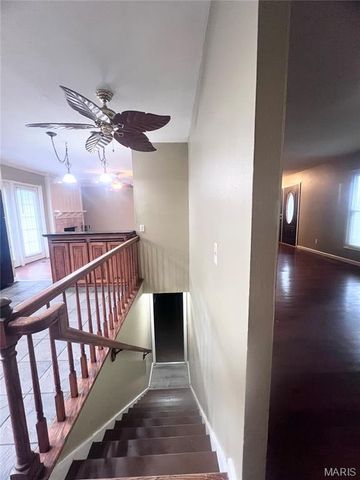 5891 Sir Edward Lane, Florissant, MO 63033