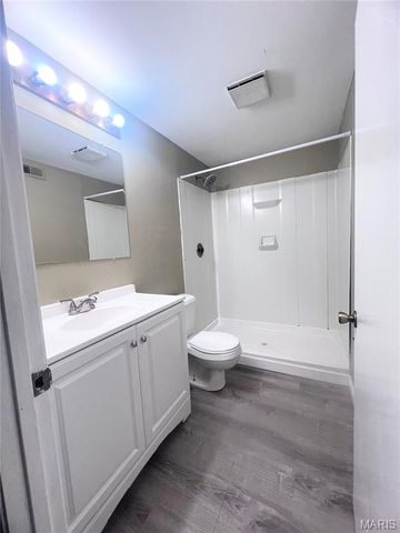 5891 Sir Edward Lane, Florissant, MO 63033