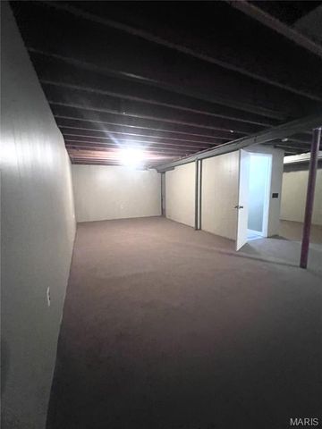 5891 Sir Edward Lane, Florissant, MO 63033