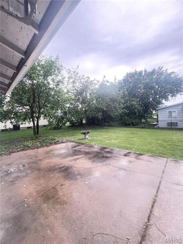 5891 Sir Edward Lane, Florissant, MO 63033