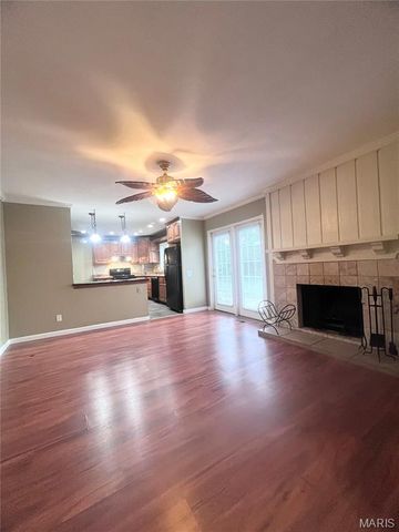 5891 Sir Edward Lane, Florissant, MO 63033